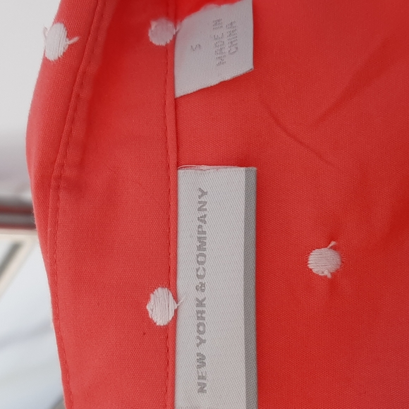 New York and company size small button up blouse, coral with white polka dots - Picture 3 of 4